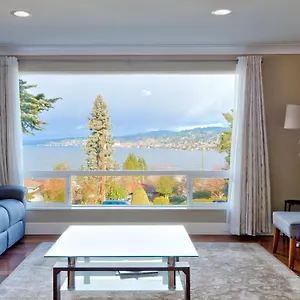 Mid-century W/ Lakefront Views! Holiday home